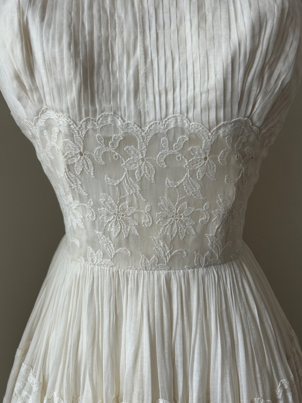 Vintage 1950s Henri Bendel White Lace Dress - Picture 3 of 11